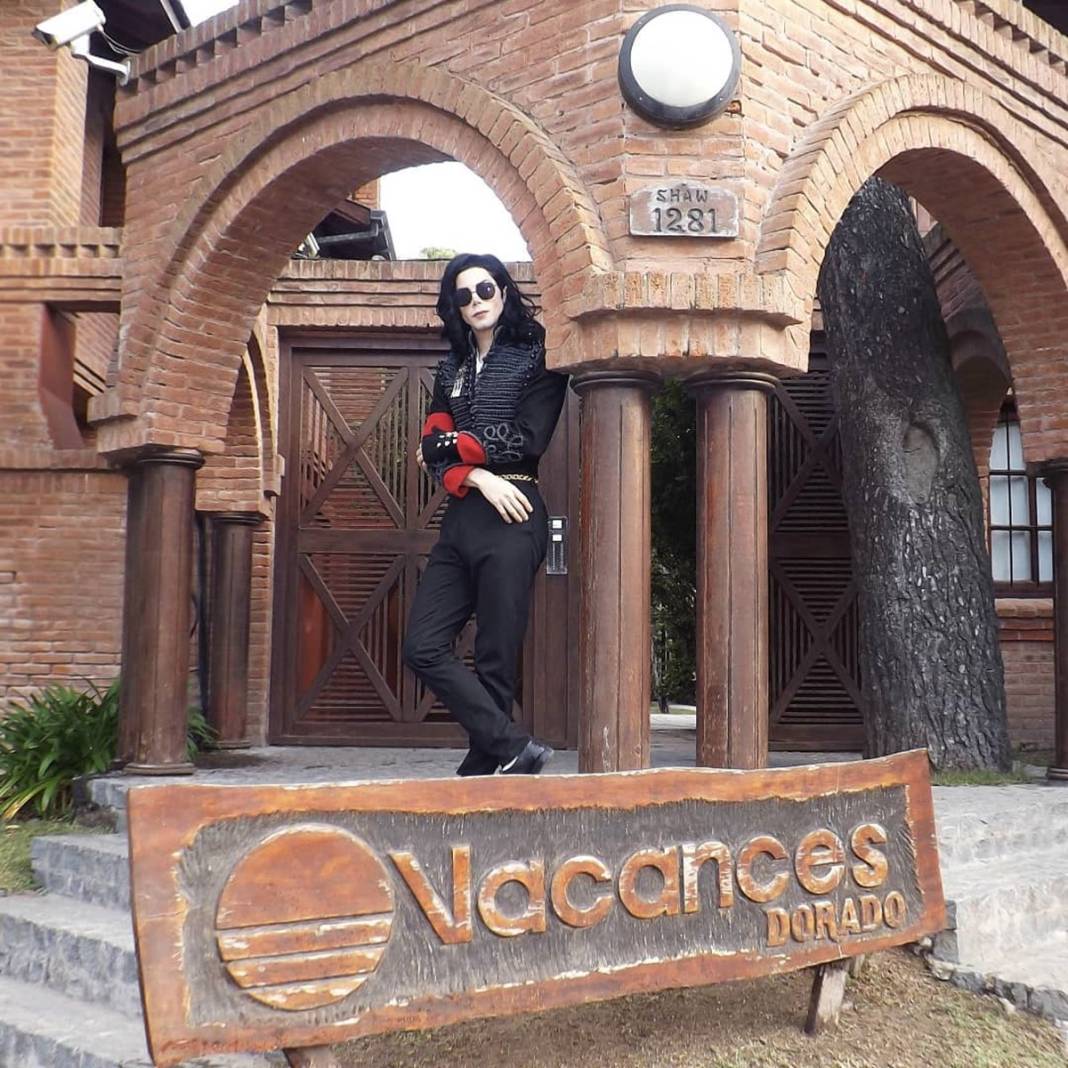 Michael Jackson'a benzemek için 40 bin dolar harcadı! Bakın neye benzedi... 18